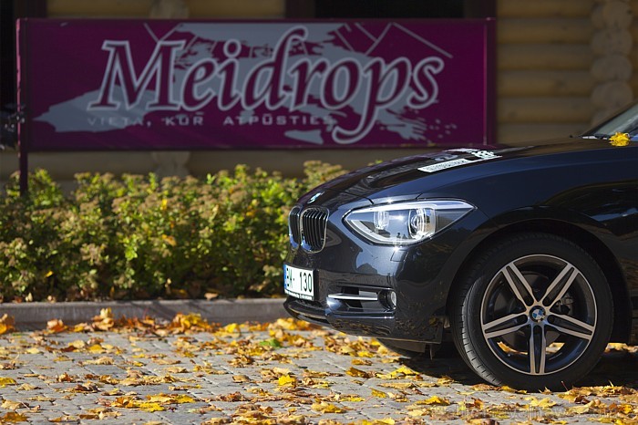 Travelnews.lv testē jauno BMW 120d Sport Line, apciemojot viesu namu Meidrops (www.meidrops.lv) Ikšķilē. Foto: Ingus Evertovskis 67505
