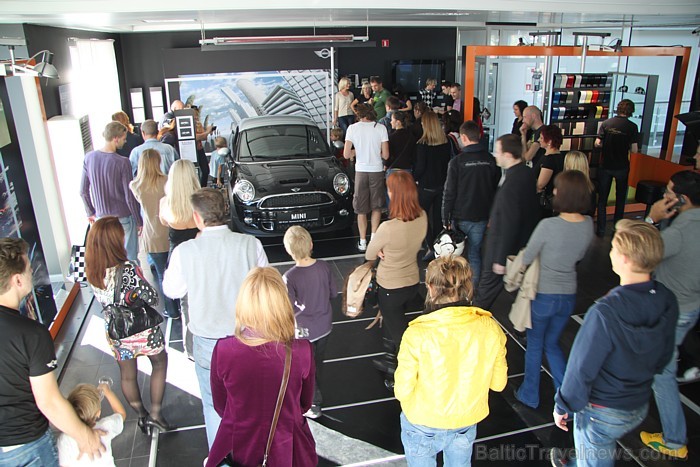 MINI Coupé prezentācija BM Auto www.BMauto.lv, kas notika 1.10.2011. Tas būs pirmais divvietīgais auto MINI klāstā. MINI Coupé prezentācija BM Auto www.BMauto.lv, kas notika 1.10.2011. Tas būs pirmais divvietīgais auto MINI klāstā. 67555