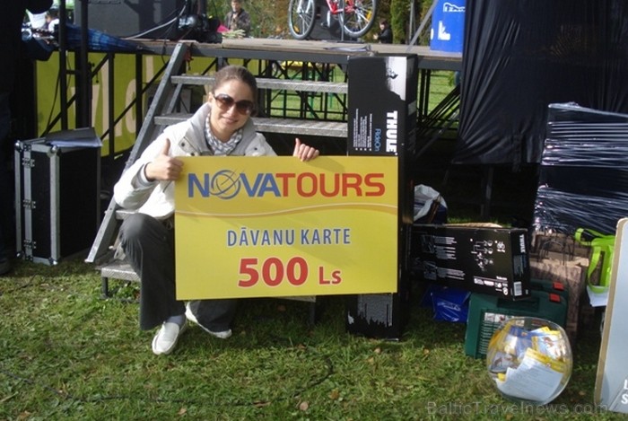 Starp visiem SEB MTB dalībniekiem tika izlozēta Novatours dāvanu karte 500 Ls vertībā. To saņēma Iveta Kazaine.Foto: Novatours, A. Ieviņš, Z.Zālmanis, Starp visiem SEB MTB dalībniekiem tika izlozēta Novatours dāvanu karte 500 Ls vertībā. To saņēma Iveta Kazaine.Foto: Novatours, A. Ieviņš, Z.Zālmanis, 67590