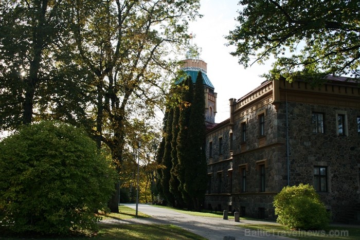 Kad Siguldā nokrāsojas pirmās koku lapas, gan vietējie, gan ārzemju ceļotāji trauc apbrīnot Zelta Rudeni. www.sigulda.lv Kad Siguldā nokrāsojas pirmās koku lapas, gan vietējie, gan ārzemju ceļotāji trauc apbrīnot Zelta Rudeni. www.sigulda.lv 67624