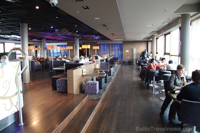 Vienīgais kokteiļu bārs debesīs ar labāko skatu Rīgā atrodas viesnīcas Radisson Blu Latvija 26. stāvā - www.skylinebar.lv Vienīgais kokteiļu bārs debesīs ar labāko skatu Rīgā atrodas viesnīcas Radisson Blu Latvija 26. stāvā - www.skylinebar.lv 67768