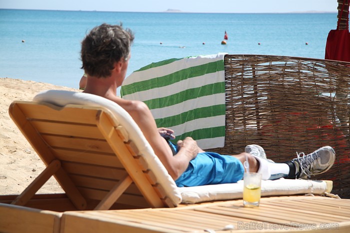 Hurgadas viesnīcas InterContinenetal Abu Soma Resort pludmale, ko piedāvā tūroperators Tez tour (www.teztour.lv), līdzinās mūsu jūrmalai, bet tikai ar Hurgadas viesnīcas InterContinenetal Abu Soma Resort pludmale, ko piedāvā tūroperators Tez tour (www.teztour.lv), līdzinās mūsu jūrmalai, bet tikai ar 68163