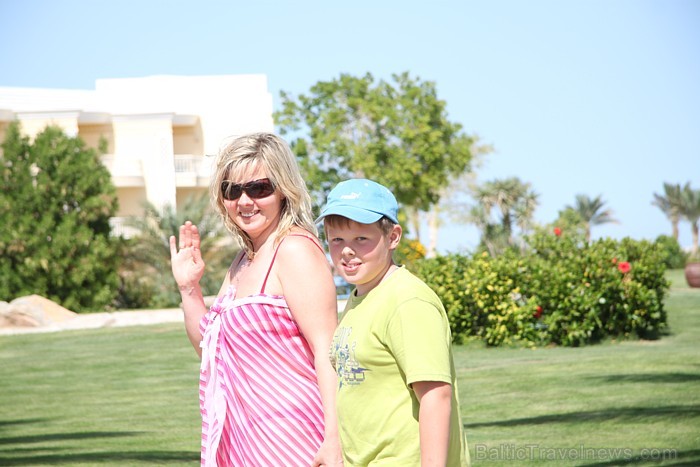Hurgadas viesnīcas InterContinenetal Abu Soma Resort pludmale, ko piedāvā tūroperators Tez tour (www.teztour.lv), līdzinās mūsu jūrmalai, bet tikai ar Hurgadas viesnīcas InterContinenetal Abu Soma Resort pludmale, ko piedāvā tūroperators Tez tour (www.teztour.lv), līdzinās mūsu jūrmalai, bet tikai ar 68174
