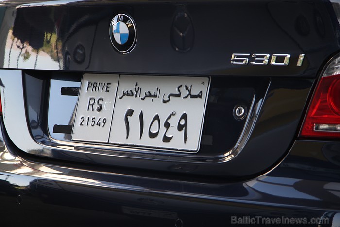 Lai gan degviela Ēģiptē maksā zem 0.25 LVL litrā, taču valsts nodeva par luksus zīmola BMW automašīnu jāsamaksā virs 2000 LVL katru gadu Lai gan degviela Ēģiptē maksā zem 0.25 LVL litrā, taču valsts nodeva par luksus zīmola BMW automašīnu jāsamaksā virs 2000 LVL katru gadu 68391