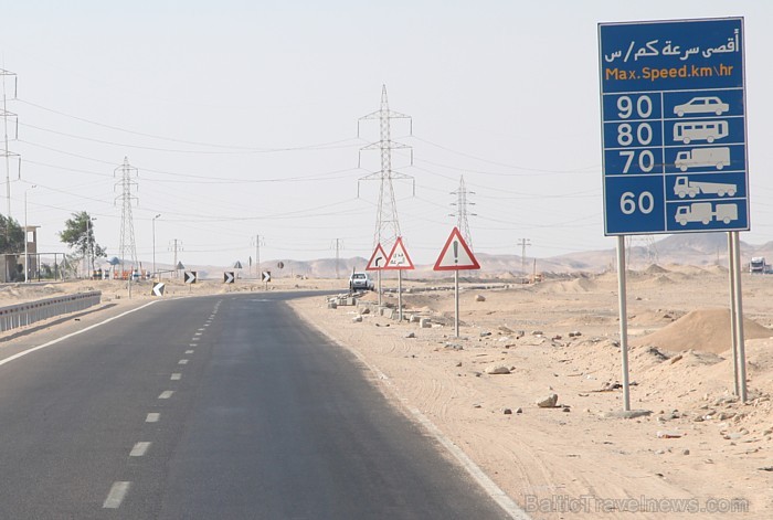 Uz lielajām maģistrālēm vieglajiem automobiļiem ir atļautais ātrums 110 km/h, bet autobusiem 90 km/h. Piepilsētas ceļos ātrums ir samazināts uz 90 km/ Uz lielajām maģistrālēm vieglajiem automobiļiem ir atļautais ātrums 110 km/h, bet autobusiem 90 km/h. Piepilsētas ceļos ātrums ir samazināts uz 90 km/ 68396