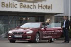 Testa braucienā tiek apciemota 5 zvaigžņu viesnīca Jūrmalā - Baltic Beach Hotel (www.BalticBeach.lv), kura vēlētos šo auto redzēt viesnīcā «Jaunā viļņ 2