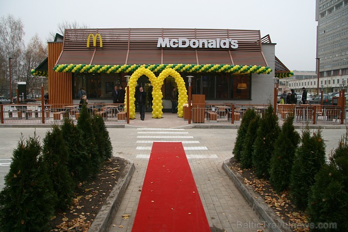 McDonald’s Imantā 3.11.2011 atklāja Latvijā lielāko «McDrive» restorānu. Vairāk informācijas - www.mcdonalds.lv McDonald’s Imantā 3.11.2011 atklāja Latvijā lielāko «McDrive» restorānu. Vairāk informācijas - www.mcdonalds.lv 68741