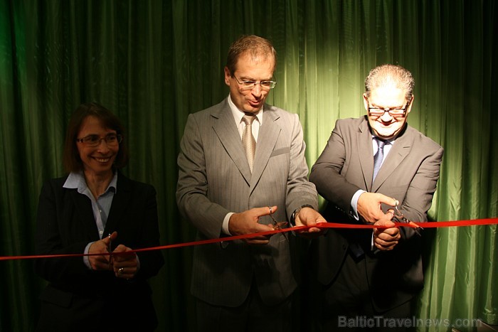 McDonald’s Imantā 3.11.2011 atklāja Latvijā lielāko «McDrive» restorānu. Vairāk informācijas - www.mcdonalds.lv McDonald’s Imantā 3.11.2011 atklāja Latvijā lielāko «McDrive» restorānu. Vairāk informācijas - www.mcdonalds.lv 68742