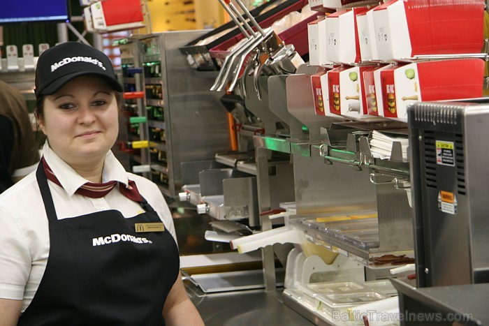 McDonald’s Imantā 3.11.2011 atklāja Latvijā lielāko «McDrive» restorānu. Vairāk informācijas - www.mcdonalds.lv McDonald’s Imantā 3.11.2011 atklāja Latvijā lielāko «McDrive» restorānu. Vairāk informācijas - www.mcdonalds.lv 68762