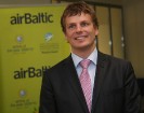 airBaltic korporatīvo komunikāciju viceprezidents Jānis Vanags prezentē lidsabiedrības jauno ēdienkarti 2
