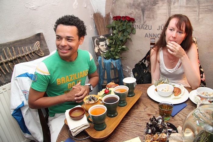Karstasinīgs brazīlietis Rodžers Riko izbauda latviešu virtuvi un viesmīlību Vecrīgas restorānā Taverna - www.latvianfood.lv Karstasinīgs brazīlietis Rodžers Riko izbauda latviešu virtuvi un viesmīlību Vecrīgas restorānā Taverna - www.latvianfood.lv 69082
