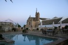 Pašā vecpilsētas centrā atrodas 4* viesnīca La Hospedería del Monasterio, kura ir izveidotā klostera vēsturisko ēku kompleksā 2