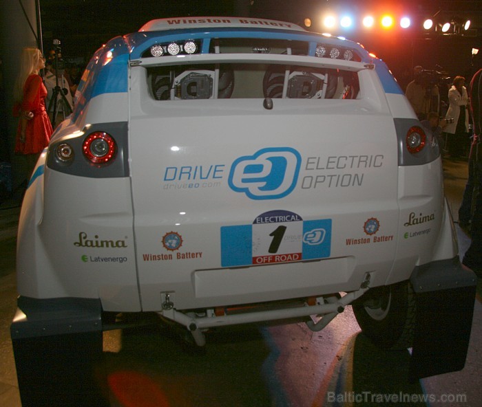 Pasaulē pirmais elektriskās piedziņas rallijreidu automobilis OSCar eO ir gatavs startam un to apliecina prezentācija 15.11.2011 Rīgas Motormuzejā - w Pasaulē pirmais elektriskās piedziņas rallijreidu automobilis OSCar eO ir gatavs startam un to apliecina prezentācija 15.11.2011 Rīgas Motormuzejā - w 69213