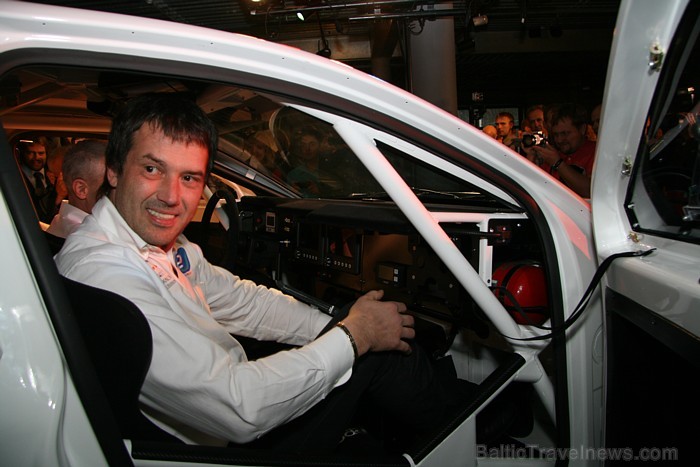Pasaulē pirmais elektriskās piedziņas rallijreidu automobilis OSCar eO ir gatavs startam un to apliecina prezentācija 15.11.2011 Rīgas Motormuzejā - w Pasaulē pirmais elektriskās piedziņas rallijreidu automobilis OSCar eO ir gatavs startam un to apliecina prezentācija 15.11.2011 Rīgas Motormuzejā - w 69218