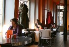 Vecrīgas restorāns Melnais kaķis Līvu laukumā ir izcila vieta biznesa pusdienām un vakara izklaidei. (www.kakis.lv) 14