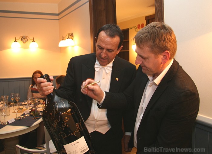 Jurgens Relingers (Kolonna Hotels Group valdes loceklis) un Aivars Mackevičs (BalticTravelnews.com direktors) 69986