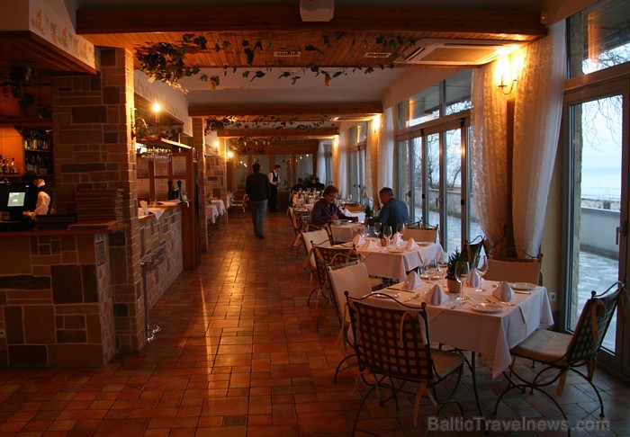 Piecu zvaigžņu viesnīca Baltic Beach Hotel ļauj baudīt garšīgas maltītes ar skatu uz jūrmalu www.balticbeach.lv 70030