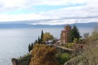 Sv. Jāņa Teologa klosteris. Atrodas augstu klintī pie Ohridas. Populārākais tūrisma objekts Maķedonijā. Ohridā kopumā atrodas 365 baznīcas- katrai gad 9