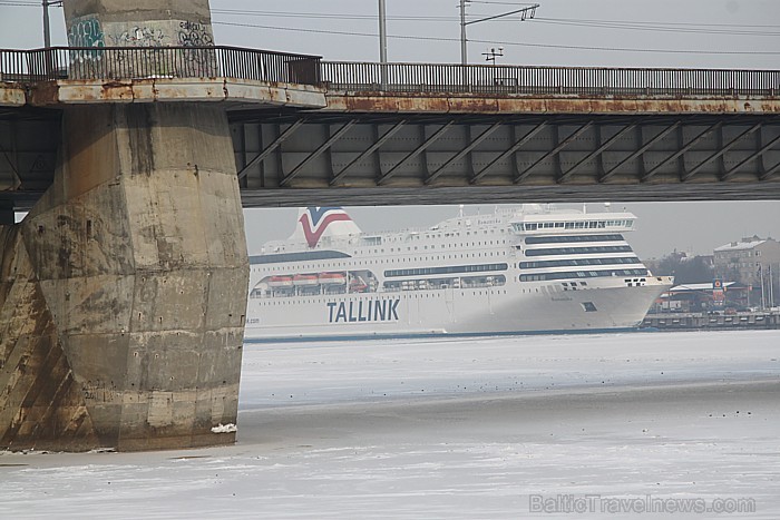 Daugava Rīgā ir aizsalusi, bet Tallink kursē 72165