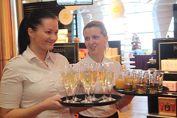 Rekonstruētā un modernizētā beznodokļu duty free iepirkšanās zona starptautiskajā lidostā Rīga - www.riga-airport.com Rekonstruētā un modernizētā beznodokļu duty free iepirkšanās zona starptautiskajā lidostā Rīga - www.riga-airport.com 72367