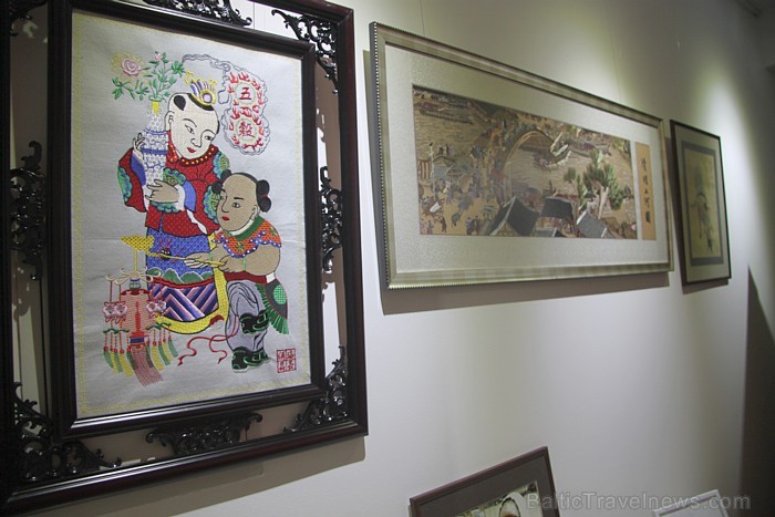 Fotogrāfiju un gleznu izstāde «13 000 000 sirdspukstu Ķīnā» tika atklāta 7.03.2012 viesnīcā «NB Hotel» - www.nb.lv 72523