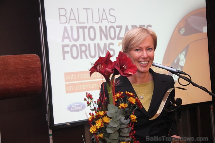 Laikraksta «Dienas bizness» lasītāju aptaujas Biznesa gada auto 2011 ir Audi A6 un balvu saņem Moller Auto Rīga direktore Ilze Zoltnere Laikraksta «Dienas bizness» lasītāju aptaujas Biznesa gada auto 2011 ir Audi A6 un balvu saņem Moller Auto Rīga direktore Ilze Zoltnere 72912