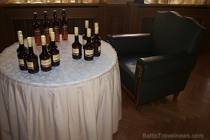AS Latvijas balzams prezentē jauno krējuma liķieri Šarlote un brendiju Bonaparte Cinnamon - www.lb.lv AS Latvijas balzams prezentē jauno krējuma liķieri Šarlote un brendiju Bonaparte Cinnamon - www.lb.lv 72940