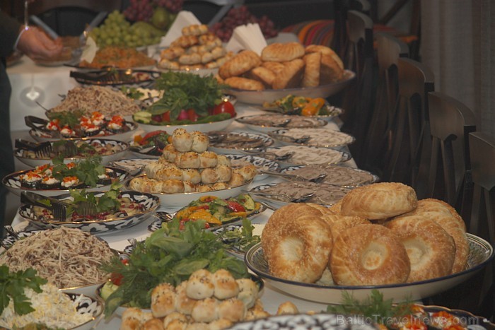 Restorāna «Uzbekistāna» uzbeku virtuve - samsa, dolma, kovurma-lagman, jēra gaļas un teļa gaļas šašliki tiek piedāvāti Jūrmalas iedzīvotāju un viesu v 72968