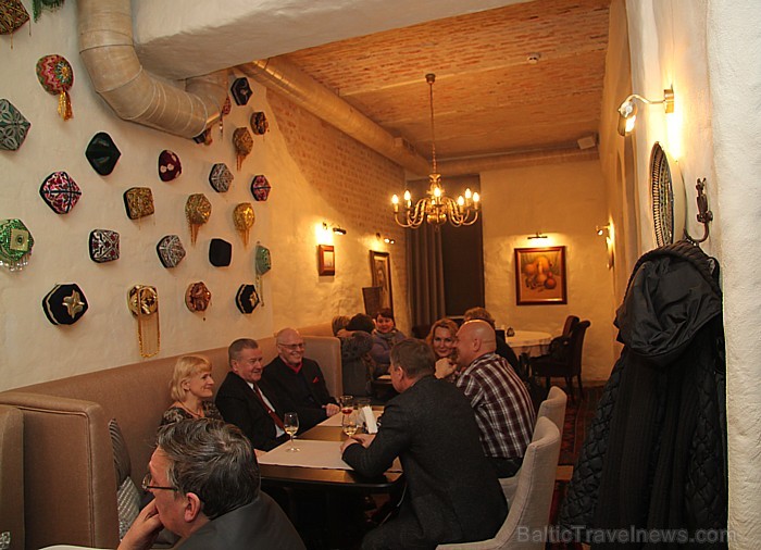 Uzbeku virtuves restorāns «Uzbekistāna», ko pazīstam Rīgā, tagad oficiāli (23.03.2012) ir pārstāvēts arī Jūrmalā uz Jomas ielas 48 - www.uzbekistana.l 73009