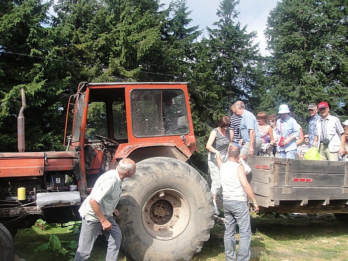 Kalnup ar traktoru. Foto: Remiro Travel 72983