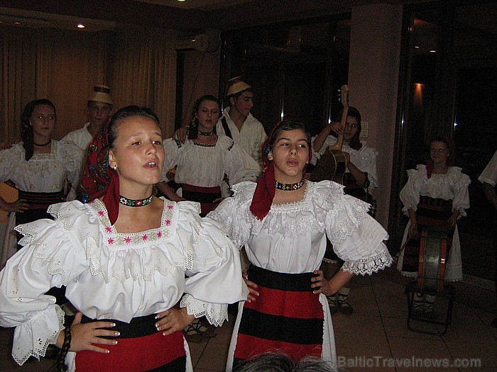Vietējie danči. Foto: Remiro Travel 72994