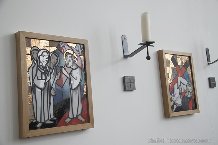 Karmela ordeņa māsu klostera baznīca, kas kalpo arī kā Ikšķiles pilsētas katoļu draudzes dievnams - www.latvijascentrs.lv Karmela ordeņa māsu klostera baznīca, kas kalpo arī kā Ikšķiles pilsētas katoļu draudzes dievnams - www.latvijascentrs.lv 73177
