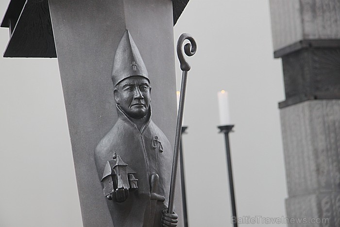 Karmela ordeņa māsu klostera baznīca, kas kalpo arī kā Ikšķiles pilsētas katoļu draudzes dievnams - www.latvijascentrs.lv Karmela ordeņa māsu klostera baznīca, kas kalpo arī kā Ikšķiles pilsētas katoļu draudzes dievnams - www.latvijascentrs.lv 73183