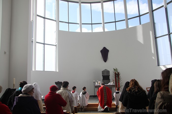 Karmela ordeņa māsu klostera baznīca, kas kalpo arī kā Ikšķiles pilsētas katoļu draudzes dievnams - www.latvijascentrs.lv Karmela ordeņa māsu klostera baznīca, kas kalpo arī kā Ikšķiles pilsētas katoļu draudzes dievnams - www.latvijascentrs.lv 73419
