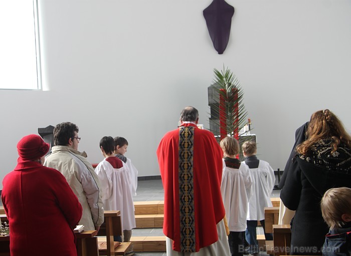 Karmela ordeņa māsu klostera baznīca, kas kalpo arī kā Ikšķiles pilsētas katoļu draudzes dievnams - www.latvijascentrs.lv Karmela ordeņa māsu klostera baznīca, kas kalpo arī kā Ikšķiles pilsētas katoļu draudzes dievnams - www.latvijascentrs.lv 73420