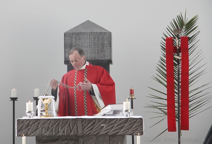 Karmela ordeņa māsu klostera baznīca, kas kalpo arī kā Ikšķiles pilsētas katoļu draudzes dievnams - www.latvijascentrs.lv Karmela ordeņa māsu klostera baznīca, kas kalpo arī kā Ikšķiles pilsētas katoļu draudzes dievnams - www.latvijascentrs.lv 73421