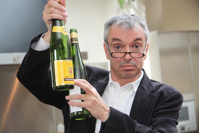 Pasaules slavenās vīna darītavas Hugel&Fils īpašnieks Etjēns Hugels viesojas Rūmenes muižā www.rumene.lv Pasaules slavenās vīna darītavas Hugel&Fils īpašnieks Etjēns Hugels viesojas Rūmenes muižā www.rumene.lv 73189