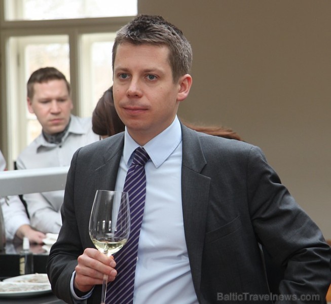 Pasaules slavenās vīna darītavas Hugel&Fils īpašnieks Etjēns Hugels viesojas Rūmenes muižā www.rumene.lv Pasaules slavenās vīna darītavas Hugel&Fils īpašnieks Etjēns Hugels viesojas Rūmenes muižā www.rumene.lv 73196
