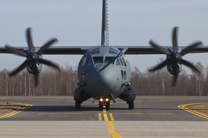 NATO militārās lidmašīnas Šauļos. Foto: Ingus Evertovskis (www.fotoprojekts.lv) 73270