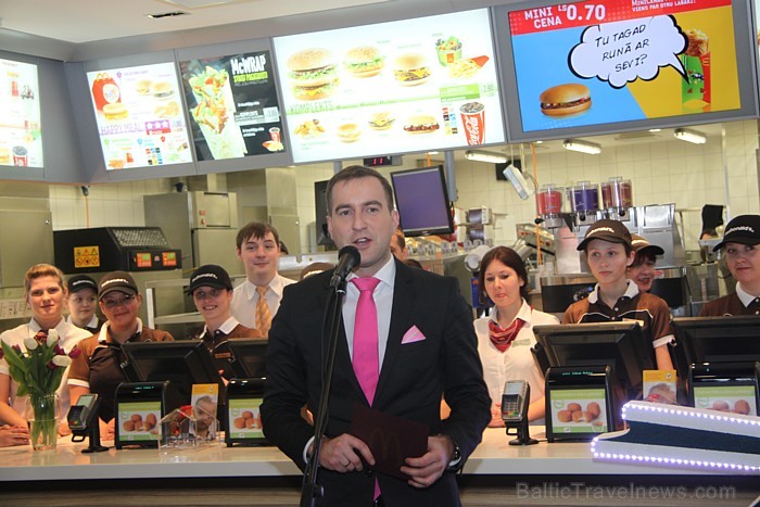 «McDonalds» atver 30-to restorānu Baltijā uz Vienības gatves 115a, Rīgā 73569
