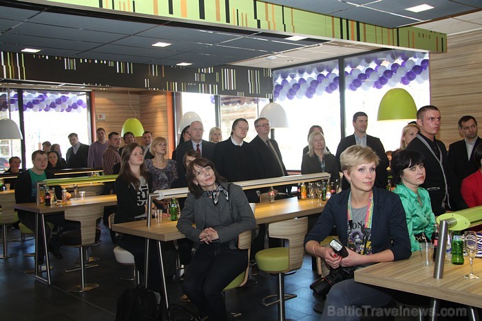 «McDonalds» atver 30-to restorānu Baltijā uz Vienības gatves 115a, Rīgā 73571