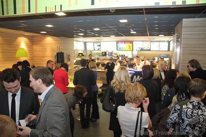«McDonalds» atver 30-to restorānu Baltijā uz Vienības gatves 115a, Rīgā 73581