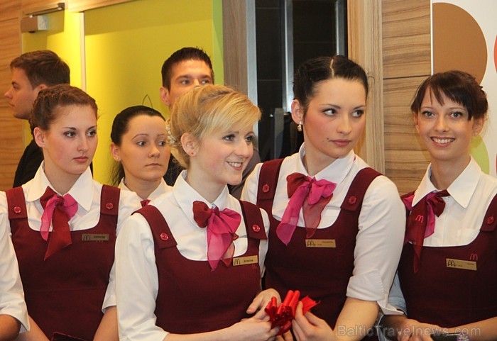 «McDonalds» atver 30-to restorānu Baltijā uz Vienības gatves 115a, Rīgā 73582
