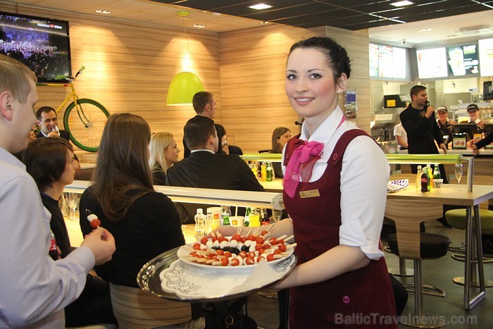 «McDonalds» atver 30-to restorānu Baltijā uz Vienības gatves 115a, Rīgā 73583