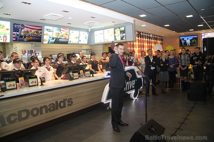 «McDonalds» atver 30-to restorānu Baltijā uz Vienības gatves 115a, Rīgā 73599