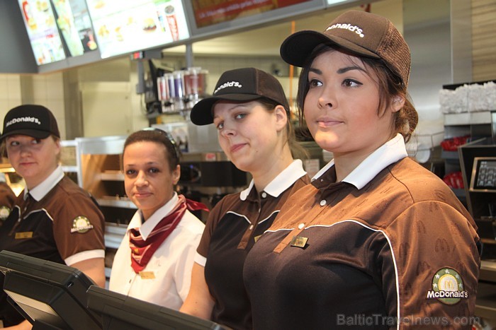 «McDonalds» atver 30-to restorānu Baltijā uz Vienības gatves 115a, Rīgā 73602