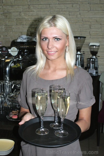 Restorāns Cotton atklāj mākslinieces Karinē Paronjanc personālizstādi (12.04.2012) www.cottonrestaurant.lv 73758
