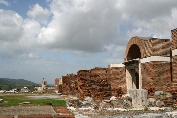 Sv. Jāņa bazilika (St. Jean Aniti) tika uzcelta uz Apustuļa kapa 6. gadsimtā Selčukā, Turcijā 74733