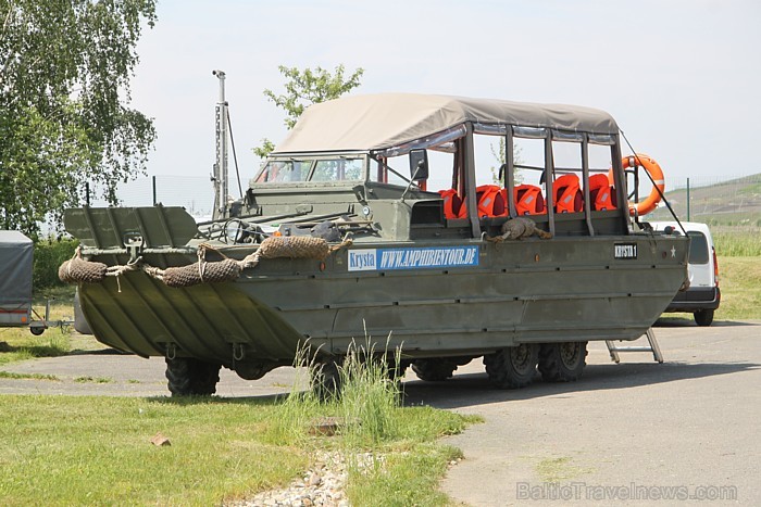 Leipcigas uzņēmējs piedāvā 2,5 stundu izbraucienu ar amerikāņu militāro amfībiju DUKW 353, kas ir uzbūvēta 1942. gadā un tagad pilnībā restaurēta  www 75472