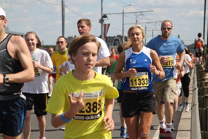21. Rīgas maratons, kas notika 20.05.2012 un pulcēja dažādās distancēs 18 180 skrējējus (www.wess-select.lv) 75691